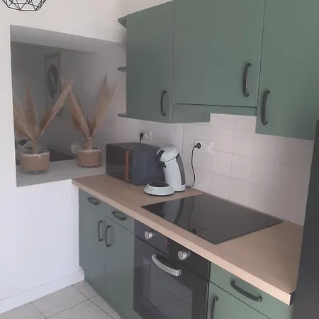 Au Petit Chai De * Долю-д'Олерон