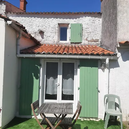 Au Petit Chai De